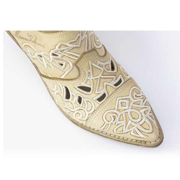 Begonia in vitello tinto in capo con ricamo Made in Italy