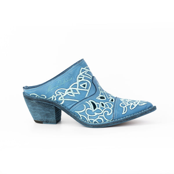 Begonia in vitello tinto in capo con ricamo Made in Italy